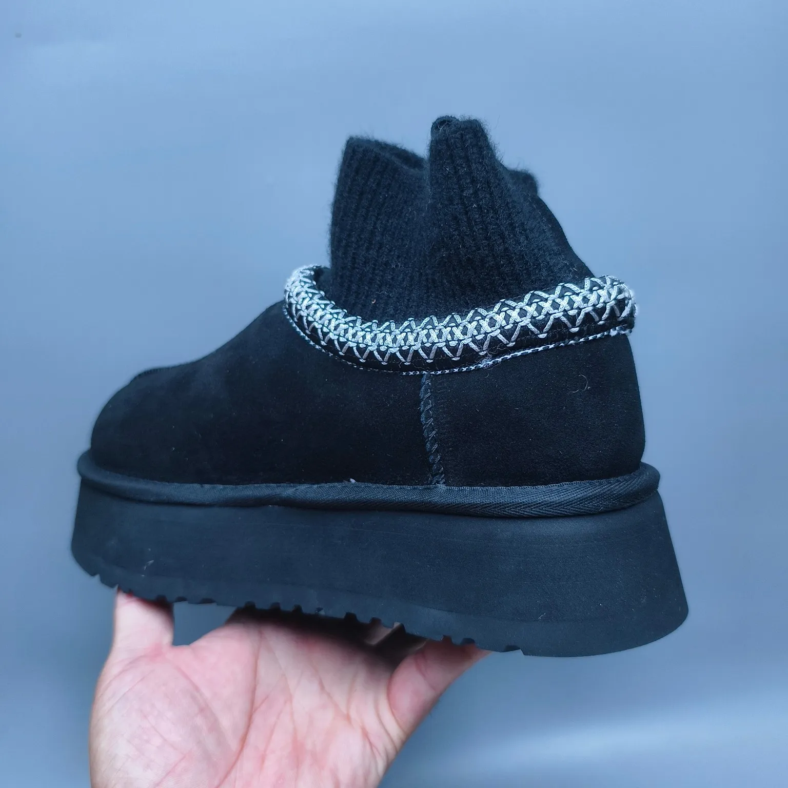 💰520 UGG sheepskin all-in-one snow boots 5956 thick-soled ethnic style braided style Color: maroon black sand matching code: 35-40